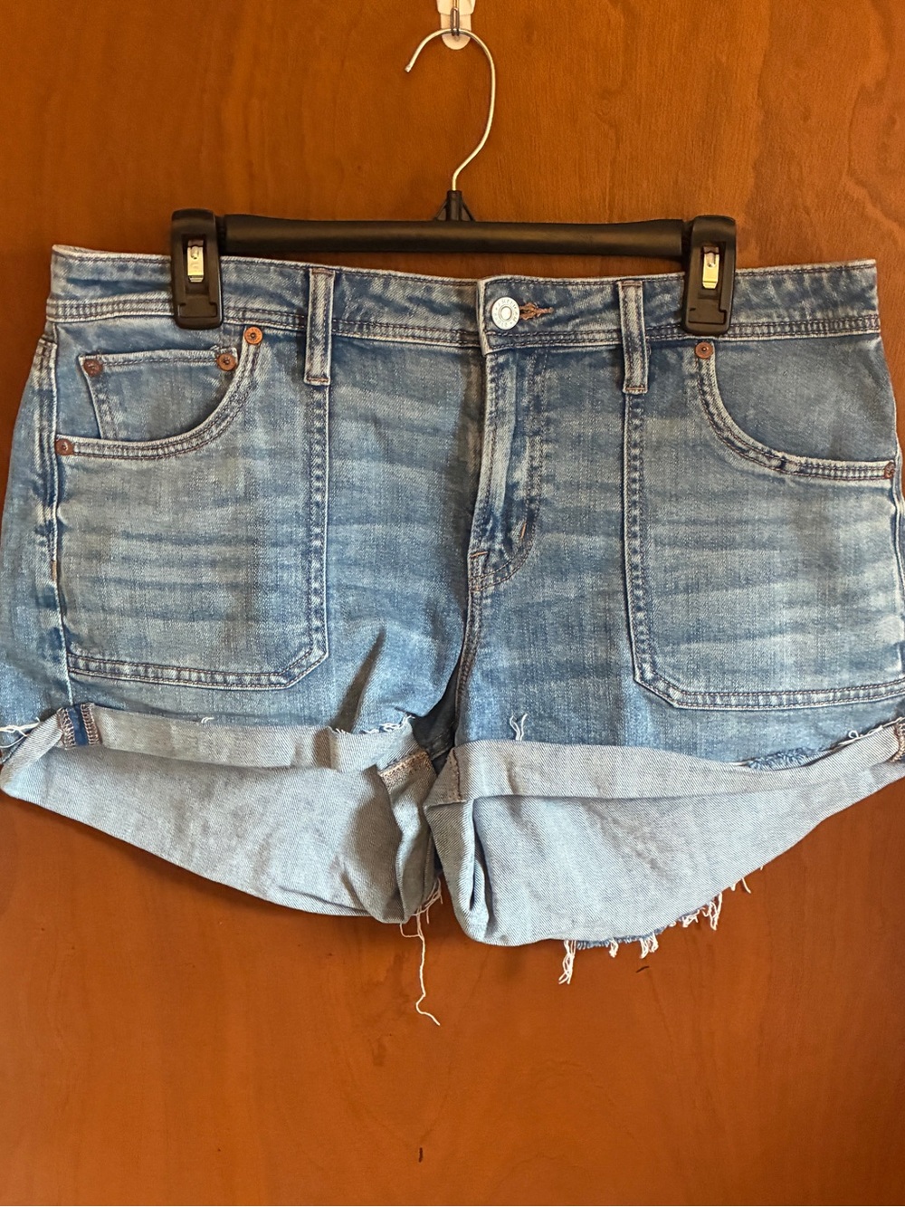 Light Wash Denim Rolled Hem Women's Shorts with Stretchy Waist